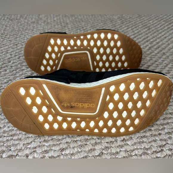 Adidas Shoes (worn only a few times)
Size 5.5 Youth / 7 Women’s. Colour Black - Picture 4 of 6